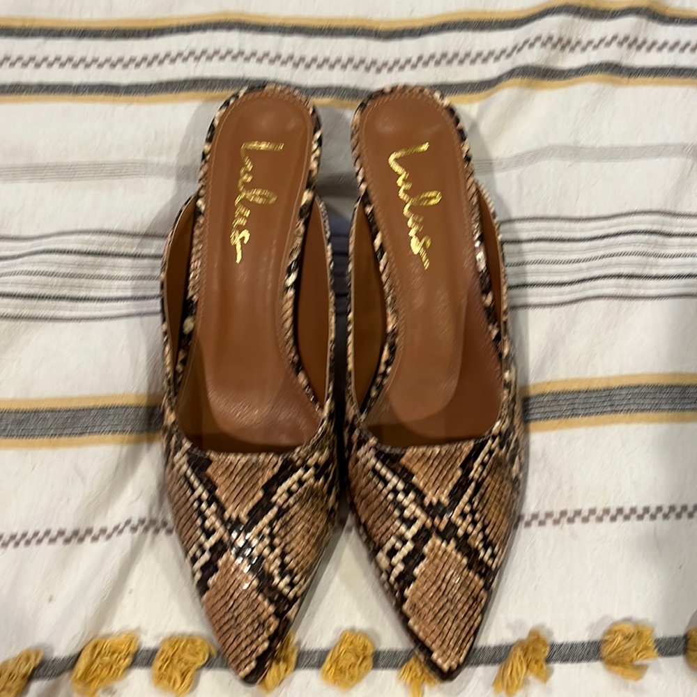 Snakeskin kitten heel size 9